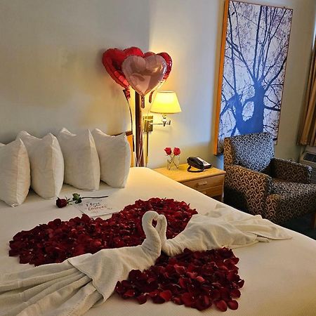 The Cedars Inn Hotel & Convention Centre Гибсънс Екстериор снимка