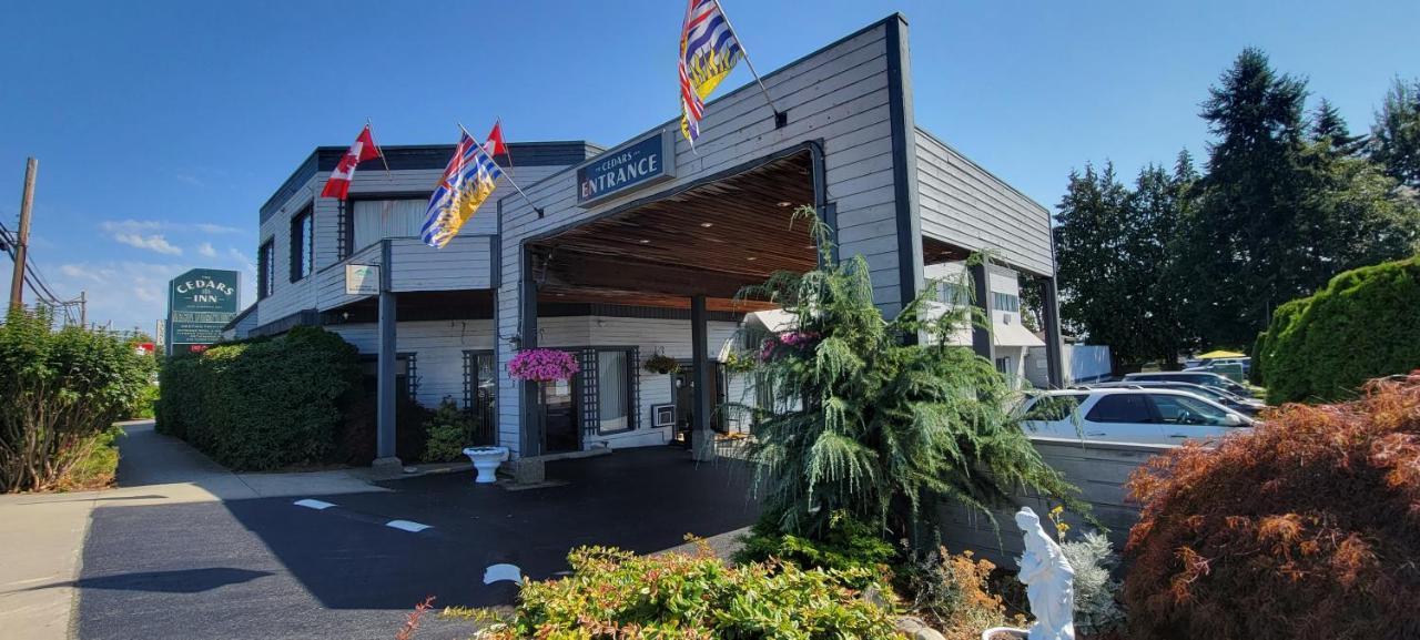 The Cedars Inn Hotel & Convention Centre Гибсънс Екстериор снимка