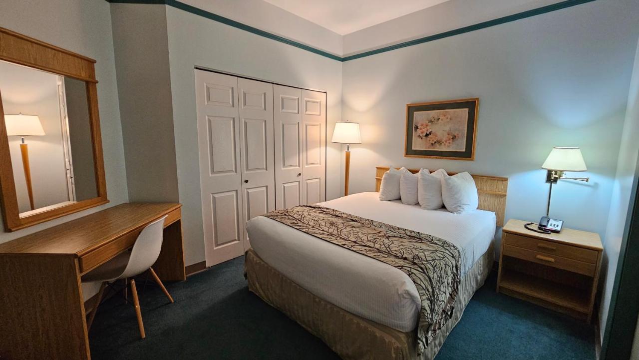 The Cedars Inn Hotel & Convention Centre Гибсънс Екстериор снимка
