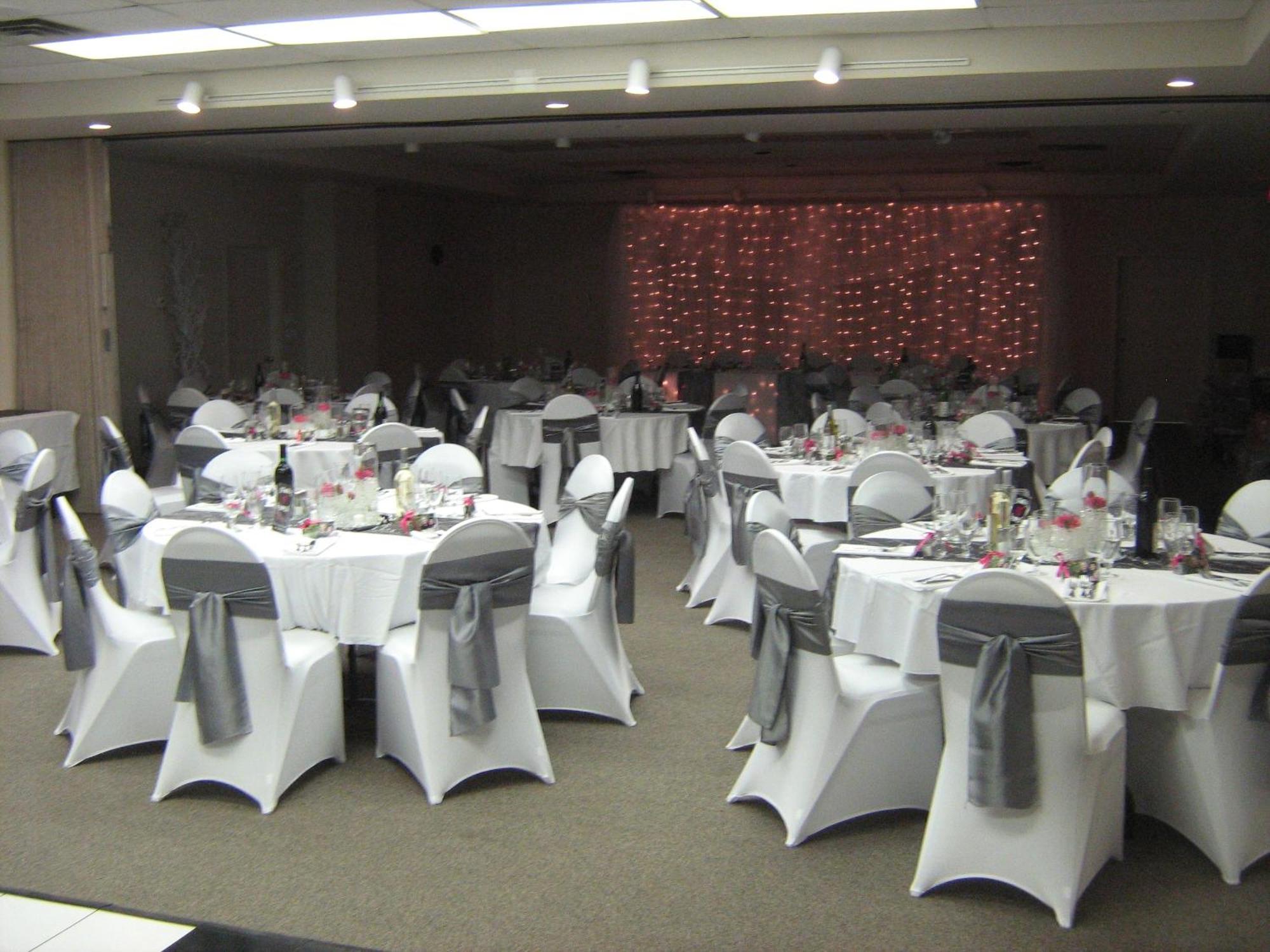 The Cedars Inn Hotel & Convention Centre Гибсънс Екстериор снимка